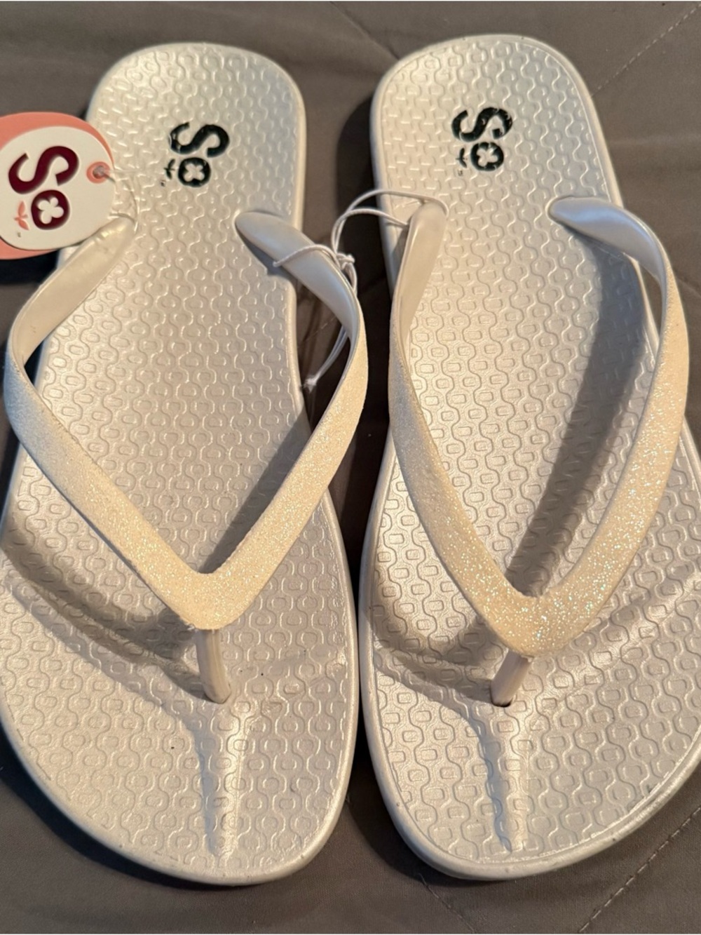 SO Women's White Glitter Flip Flop Sandals, Size 7/8M *NWT*